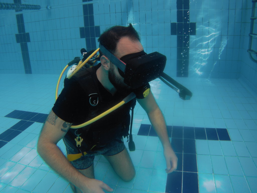 Sub con visore BlueVision VR in immersione